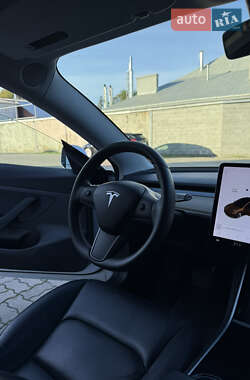 Седан Tesla Model 3 2020 в 