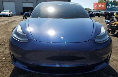 Седан Tesla Model 3 2022 в 