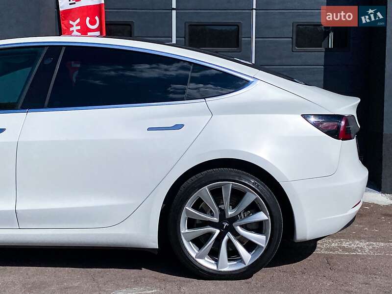 Седан Tesla Model 3 2019 в Киеве