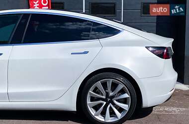 Седан Tesla Model 3 2019 в 