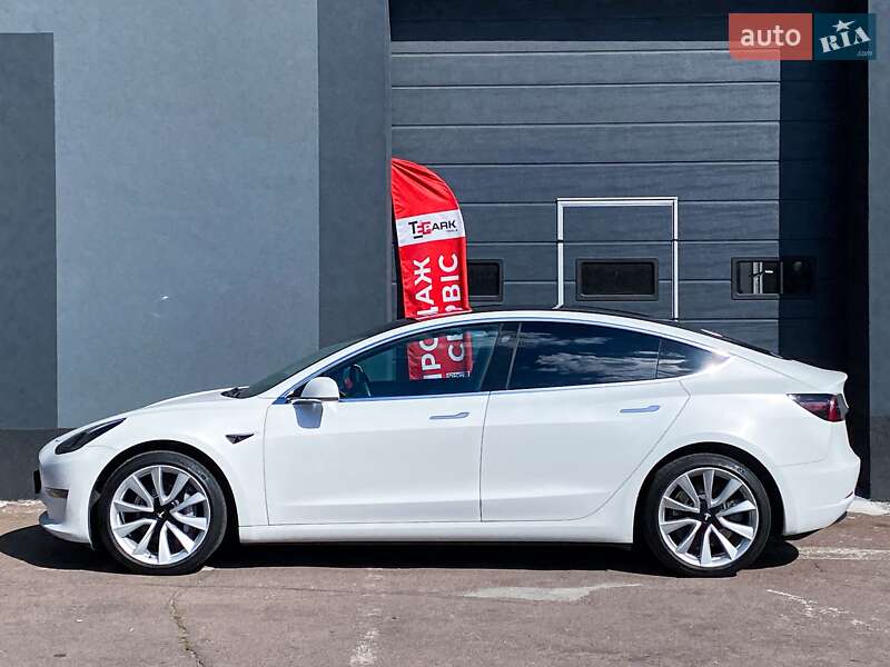 Седан Tesla Model 3 2019 в Киеве