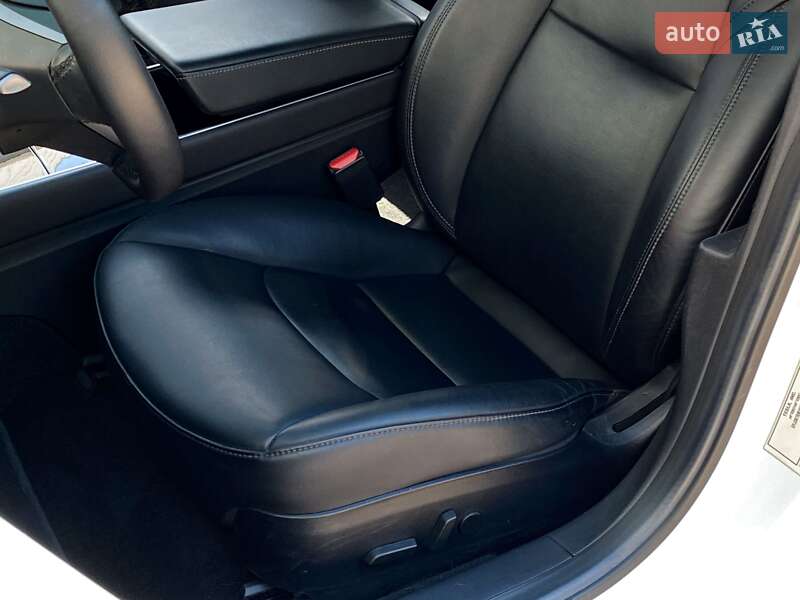 Седан Tesla Model 3 2019 в Киеве