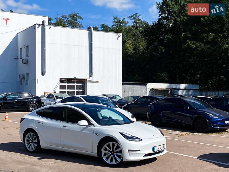 Седан Tesla Model 3 2019 в Киеве