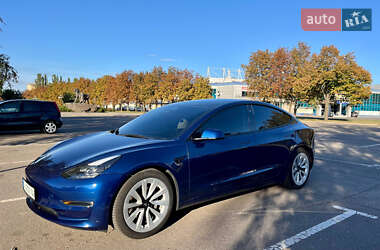 Седан Tesla Model 3 2022 в 