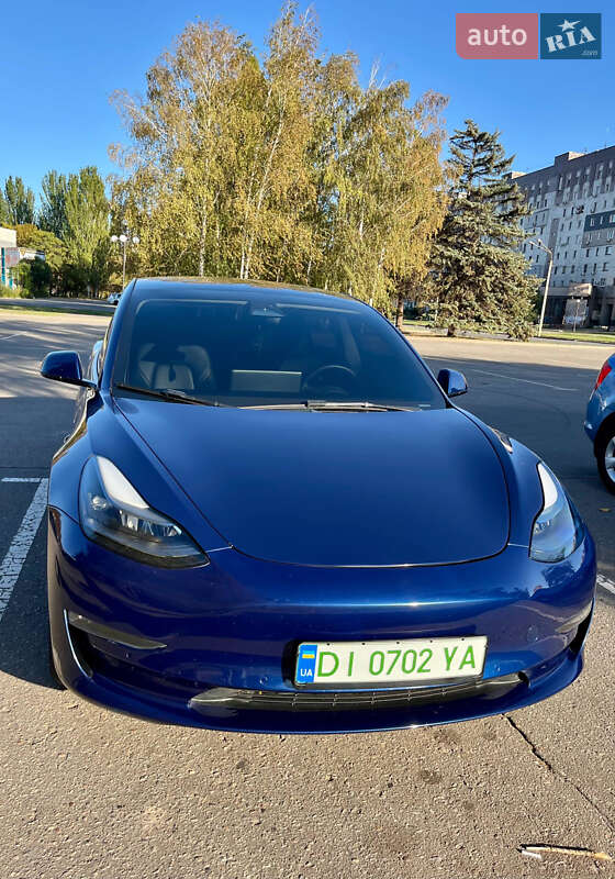 Седан Tesla Model 3 2022 в 