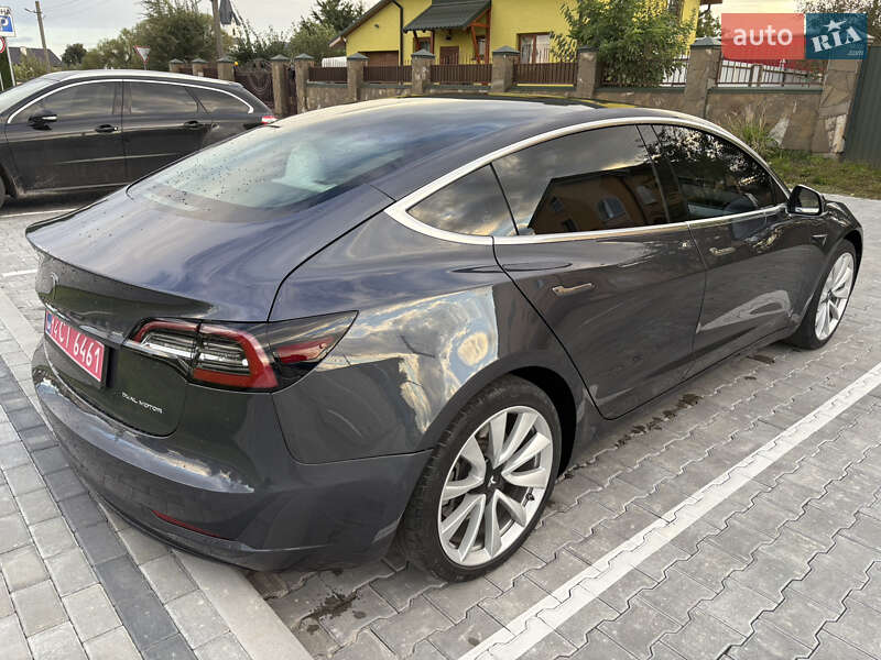 Седан Tesla Model 3 2018 в Львові