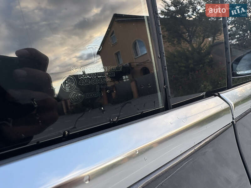 Седан Tesla Model 3 2018 в Львові