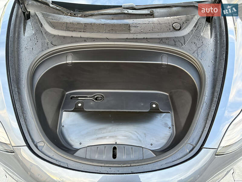Седан Tesla Model 3 2018 в Львові