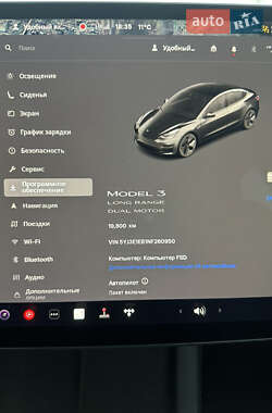 Седан Tesla Model 3 2022 в 