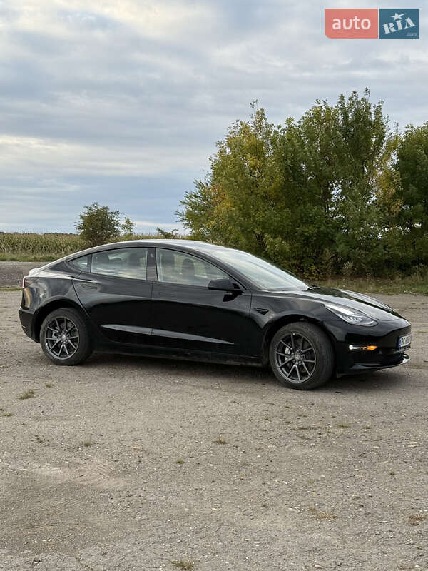 Седан Tesla Model 3 2022 в Львове