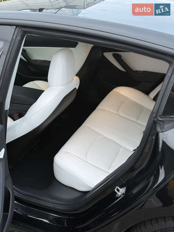 Седан Tesla Model 3 2020 в Києві