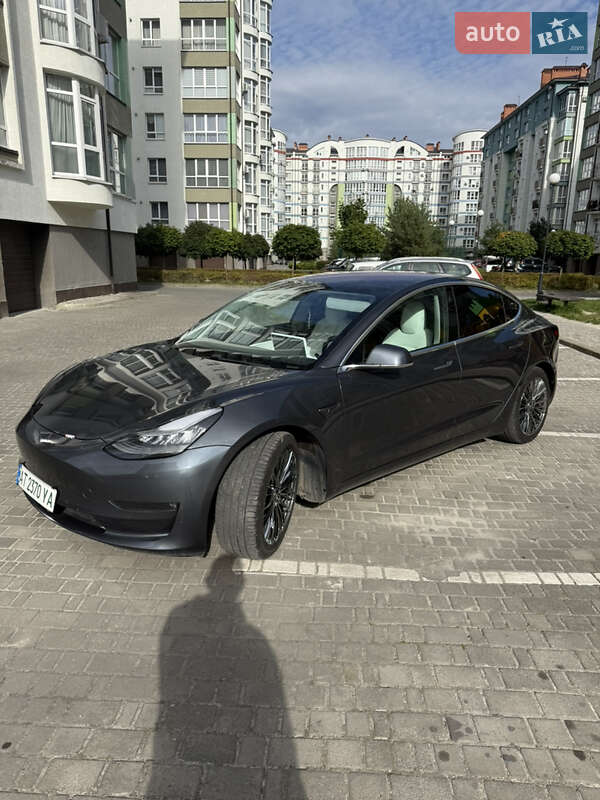 Седан Tesla Model 3 2018 в Івано-Франківську