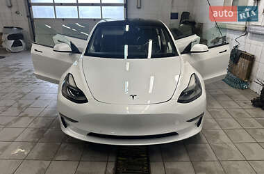 Седан Tesla Model 3 2021 в 