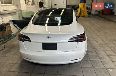 Седан Tesla Model 3 2021 в 