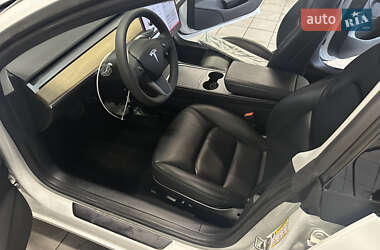 Седан Tesla Model 3 2021 в 