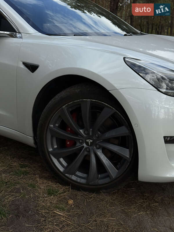 Седан Tesla Model 3 2018 в Днепре