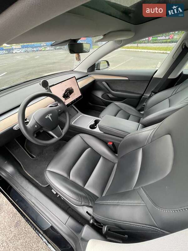 Седан Tesla Model 3 2023 в Киеве