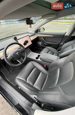 Седан Tesla Model 3 2023 в 