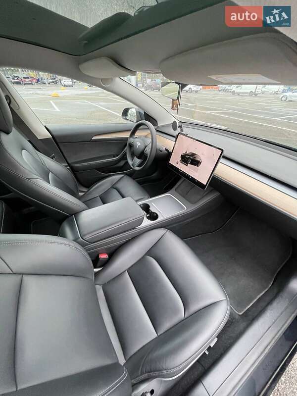 Седан Tesla Model 3 2023 в Киеве