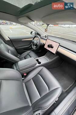 Седан Tesla Model 3 2023 в 