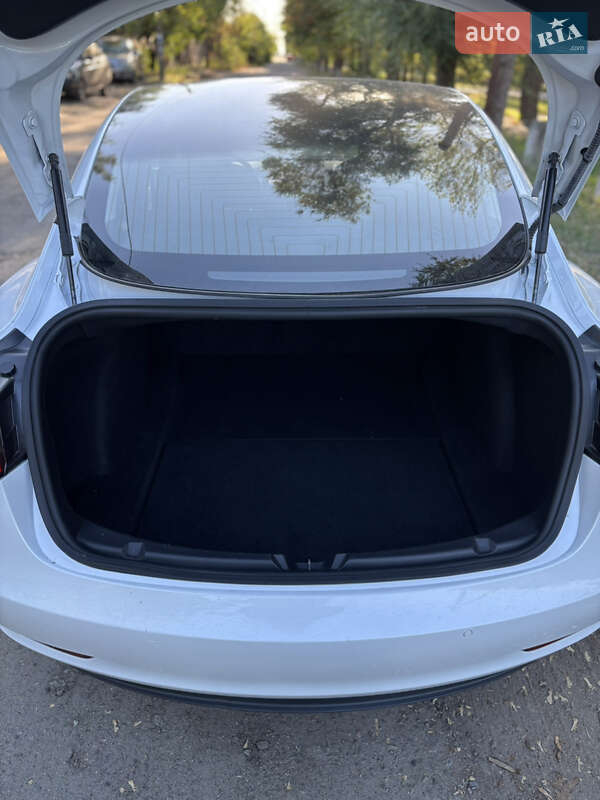 Седан Tesla Model 3 2019 в Дніпрі
