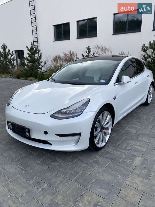 Седан Tesla Model 3 2019 в Луцьку
