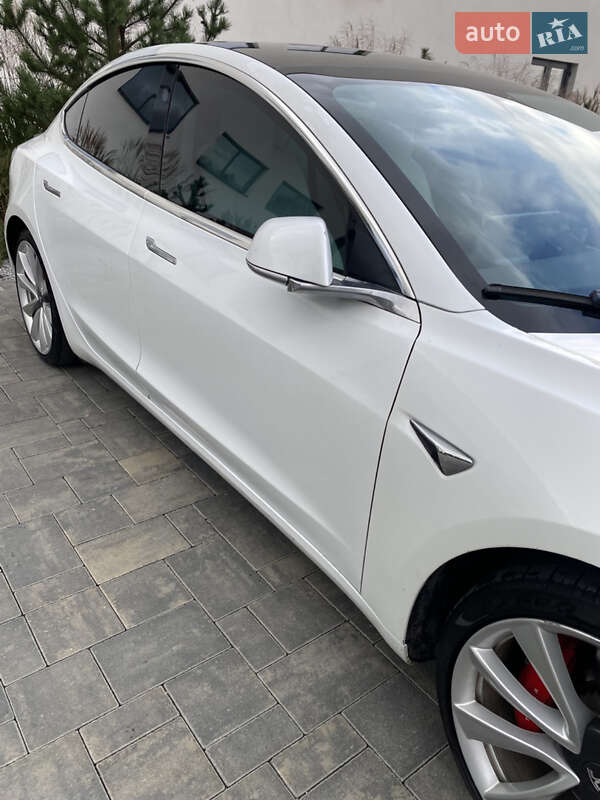 Седан Tesla Model 3 2019 в Луцьку