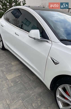 Седан Tesla Model 3 2019 в 