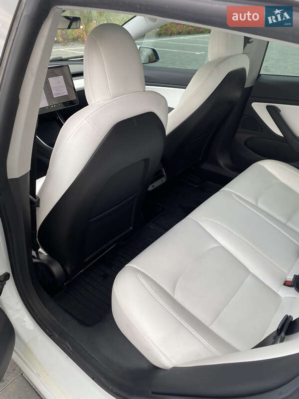 Седан Tesla Model 3 2019 в Луцьку