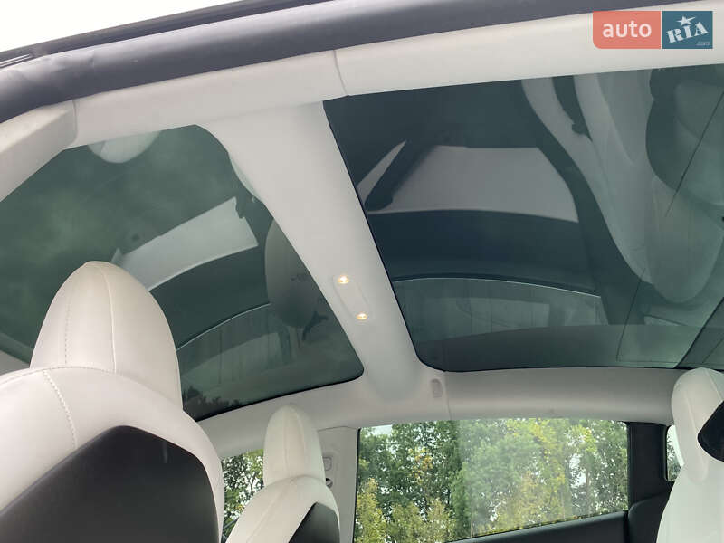 Седан Tesla Model 3 2019 в Луцьку