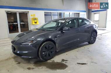 Седан Tesla Model 3 2024 в 