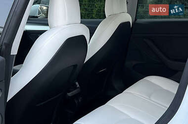 Седан Tesla Model 3 2021 в 