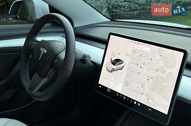 Седан Tesla Model 3 2021 в 
