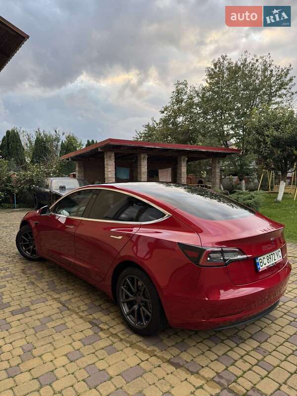 Седан Tesla Model 3 2018 в Львове