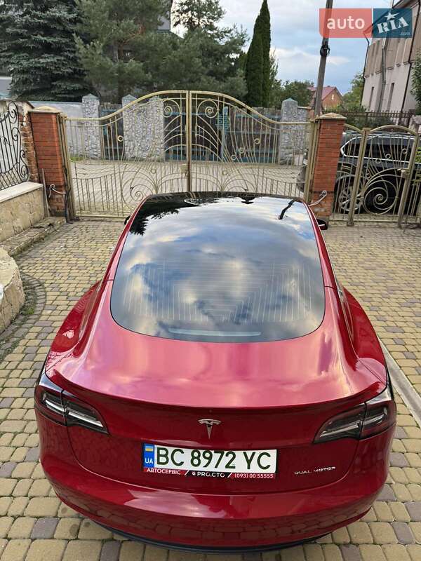 Седан Tesla Model 3 2018 в Львове