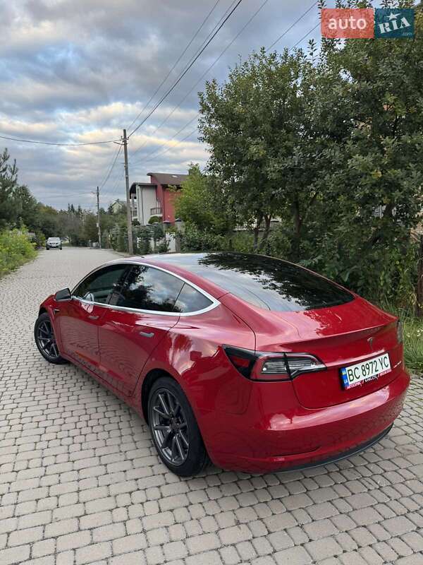 Седан Tesla Model 3 2018 в Львове