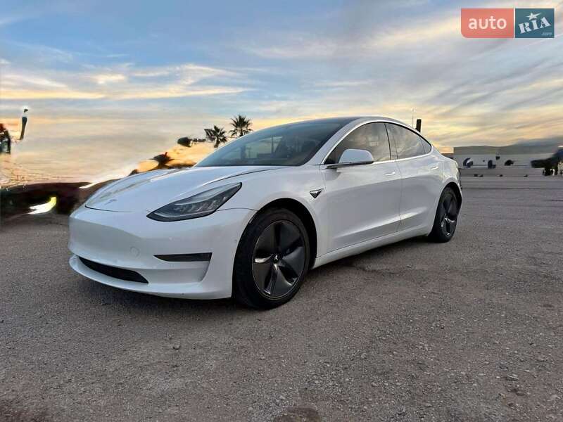Седан Tesla Model 3 2019 в Полтаві