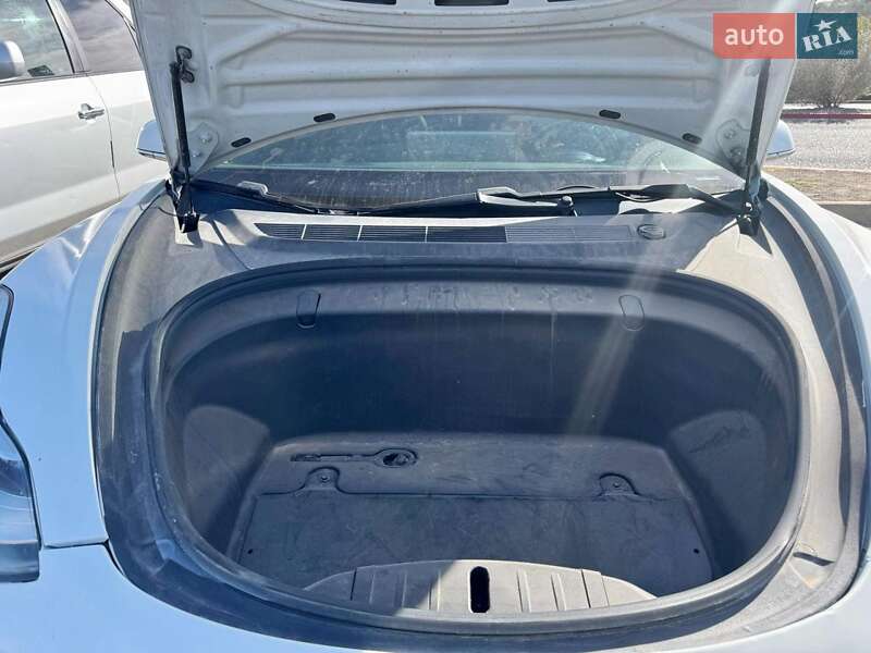 Седан Tesla Model 3 2019 в Полтаві