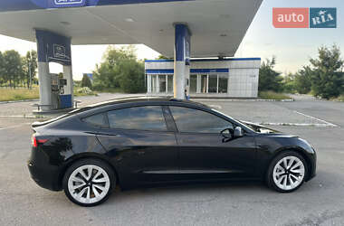 Седан Tesla Model 3 2022 в 