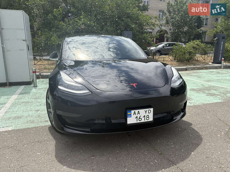 Седан Tesla Model 3 2019 в Киеве