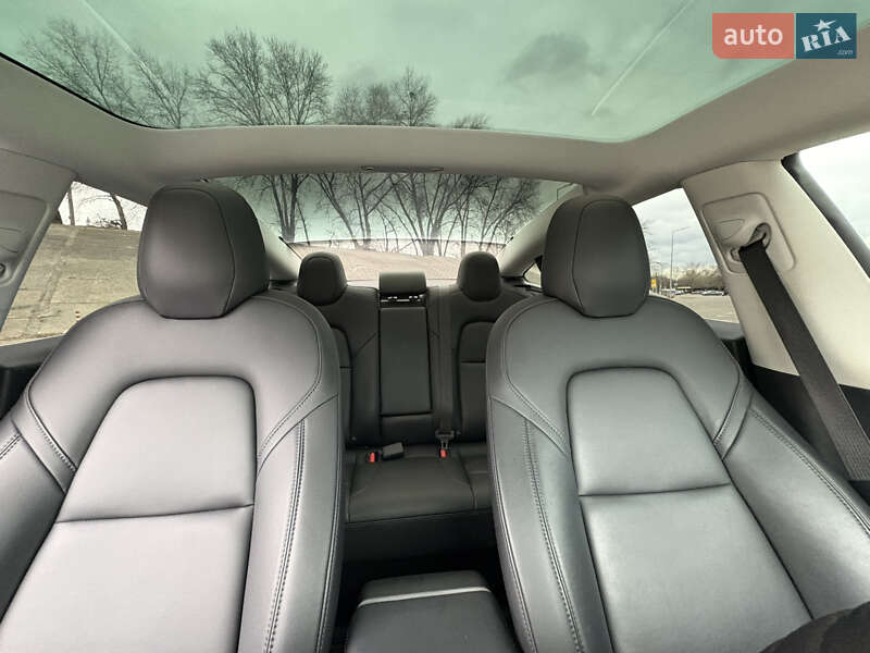 Седан Tesla Model 3 2019 в Киеве