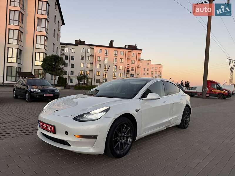 Седан Tesla Model 3 2020 в 