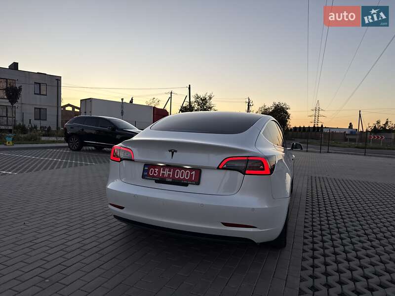 Седан Tesla Model 3 2020 в Луцьку