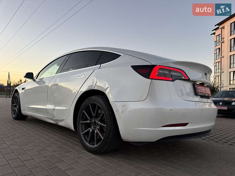 Седан Tesla Model 3 2020 в Луцьку