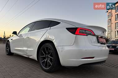 Седан Tesla Model 3 2020 в 