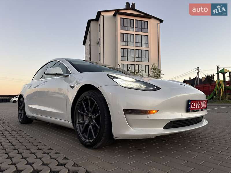 Седан Tesla Model 3 2020 в Луцьку