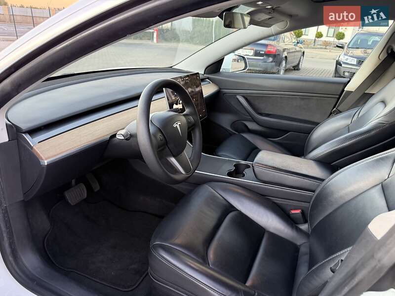 Седан Tesla Model 3 2020 в Луцьку