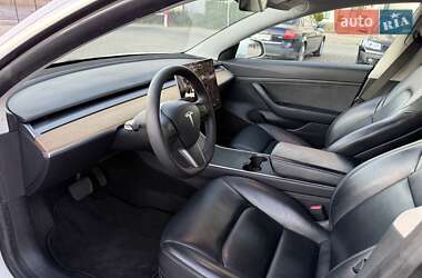 Седан Tesla Model 3 2020 в 