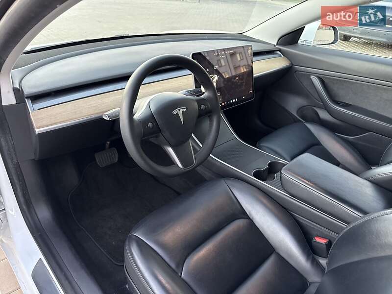 Седан Tesla Model 3 2020 в Луцьку