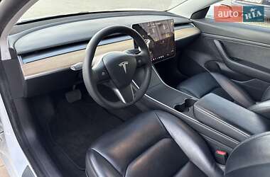 Седан Tesla Model 3 2020 в 